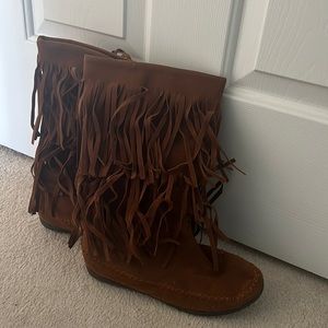 Winter fringe boots